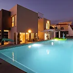 Дом отдыха Nirvana - Luxury With Heated Pool *