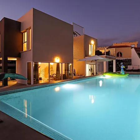 בית נופש Nirvana - Luxury With Heated Pool *