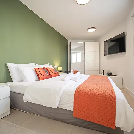 Semesterbostad Nirvana - Luxury With Heated Pool