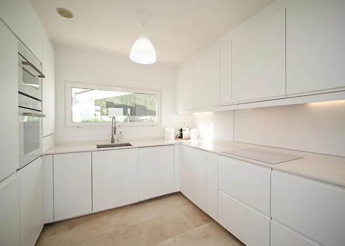 Holiday home Nirvana - Luxury With Heated Pool *