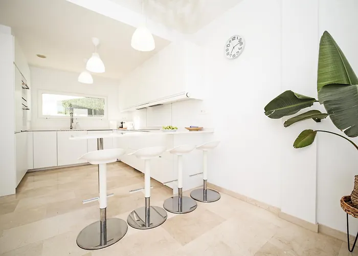 Nirvana - Luxury With Heated Pool Holiday home *