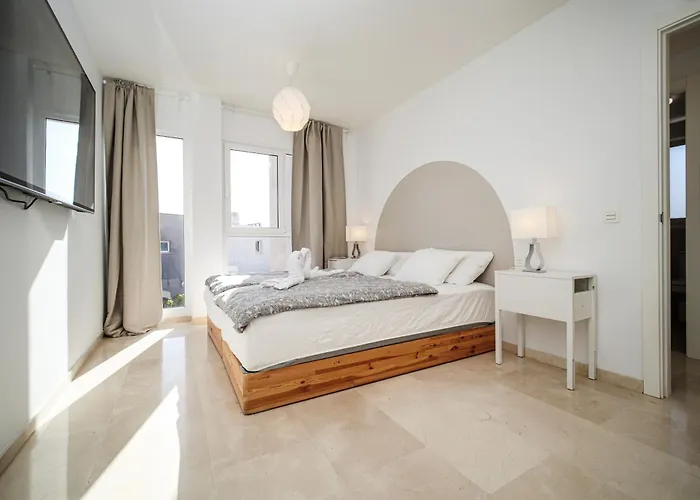 Nirvana - Luxury With Heated Pool Holiday home *