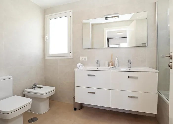 Holiday home Nirvana - Luxury With Heated Pool *