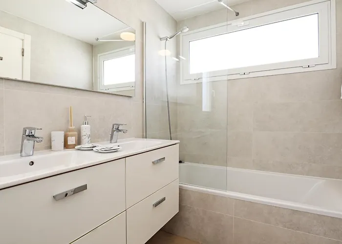 Nirvana - Luxury With Heated Pool Holiday home *