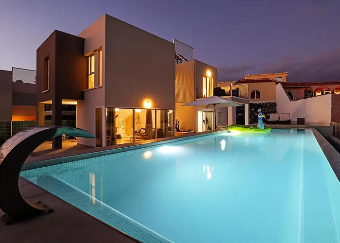 Holiday home Nirvana - Luxury With Heated Pool *