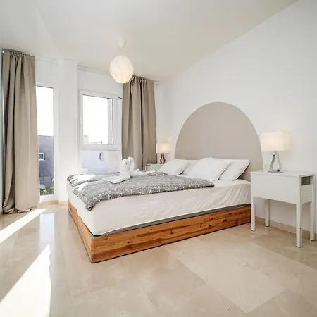 Nirvana - Luxury With Heated Pool Feriehus *