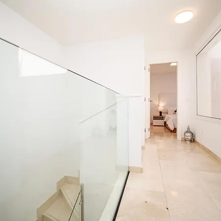 Nirvana - Luxury With Heated Pool Vakantiehuis *