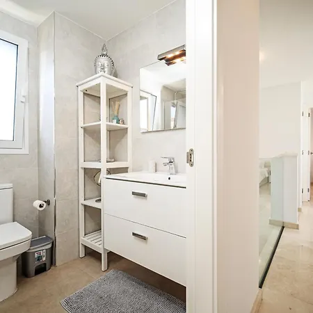 Vakantiehuis Nirvana - Luxury With Heated Pool *