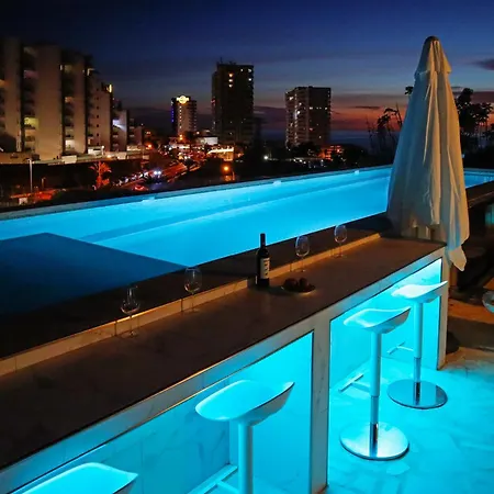 Hébergement de vacances Nirvana - Luxury With Heated Pool *