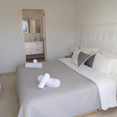 Nirvana - Luxury With Heated Pool Holiday home