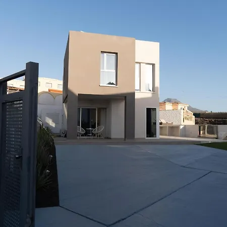 Nirvana - Luxury With Heated Pool Holiday home