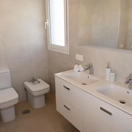 Nirvana - Luxury With Heated Pool Holiday home *